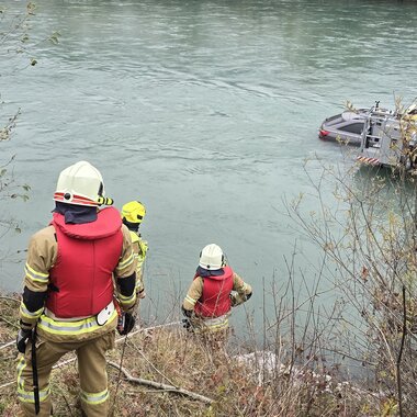 Personenrettung aus Salzach