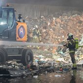 Großbrand bei Entsorgungsbetrieb