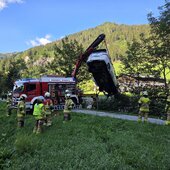 VERKEHRSUNFALL MIT EINGEKLEMMTER PERSON