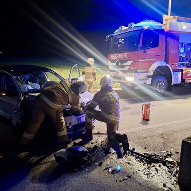 AUFRÄUMARBEITEN NACH VERKEHRSUNFALL