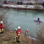 Personenrettung aus Salzach