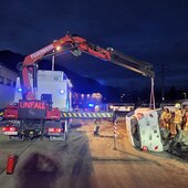 VERKEHRSUNFALL MIT EINGEKLEMMTER PERSON
